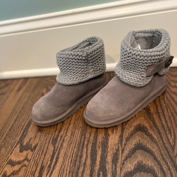 Girls UGG Boots - Picture 1 of 4